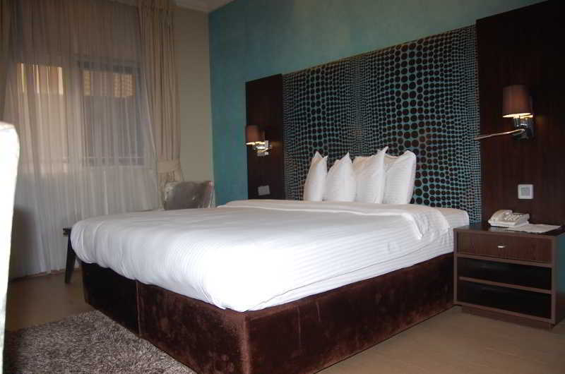 Tudor House Hotel Lagos Esterno foto