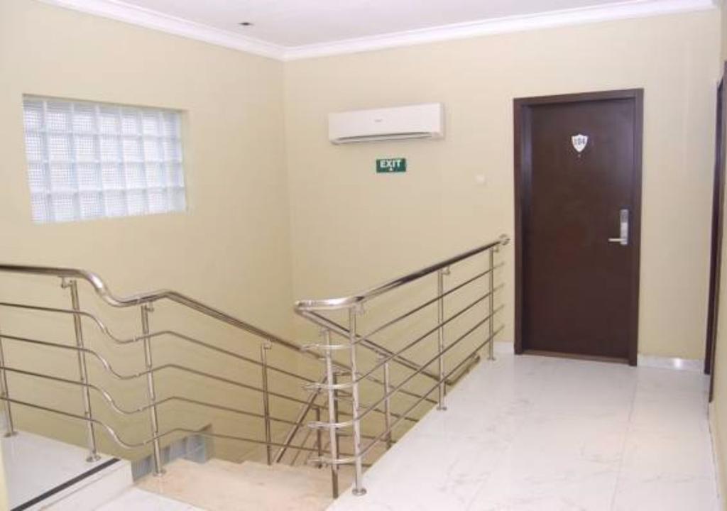 Tudor House Hotel Lagos Esterno foto