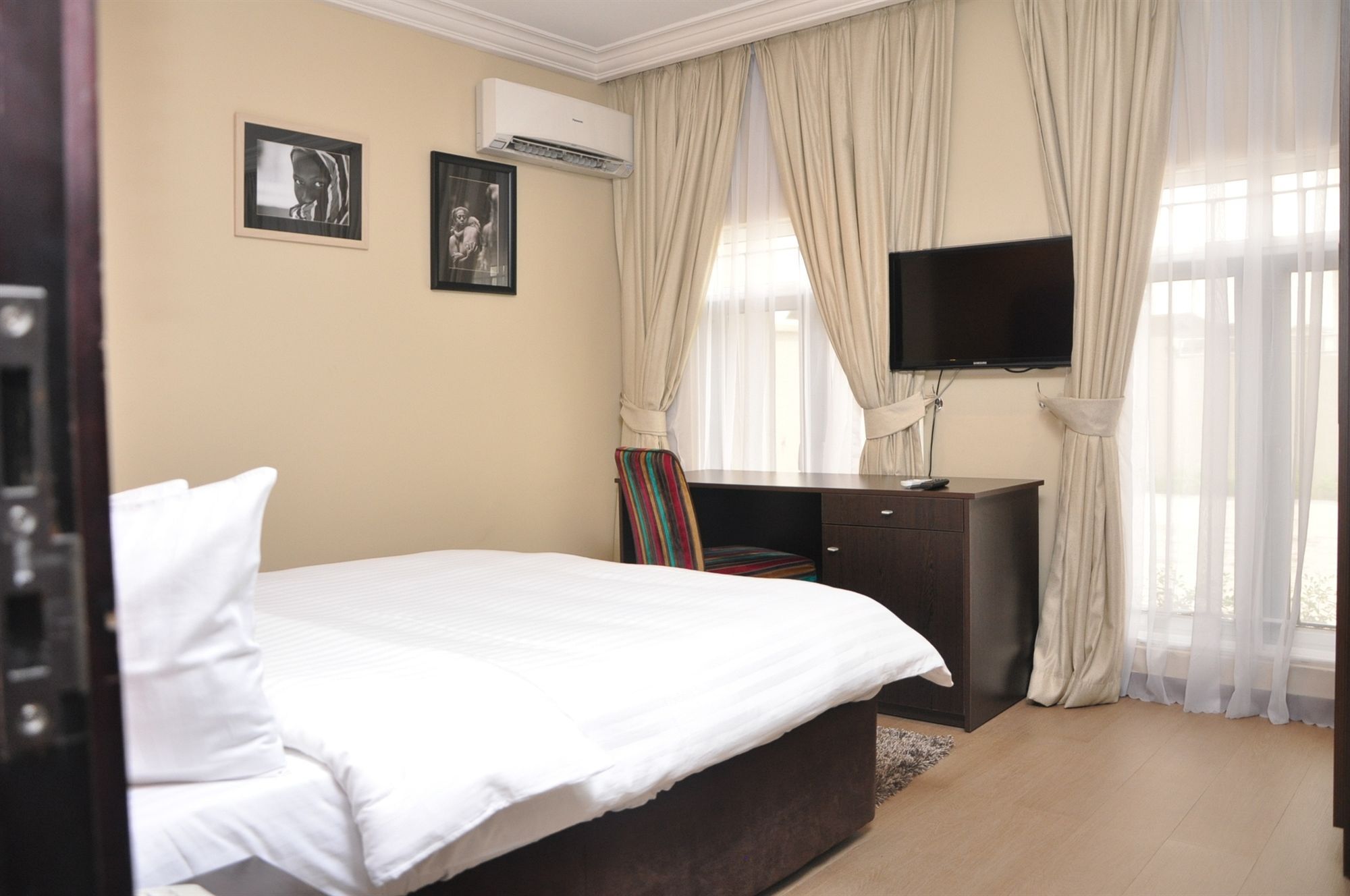 Tudor House Hotel Lagos Esterno foto